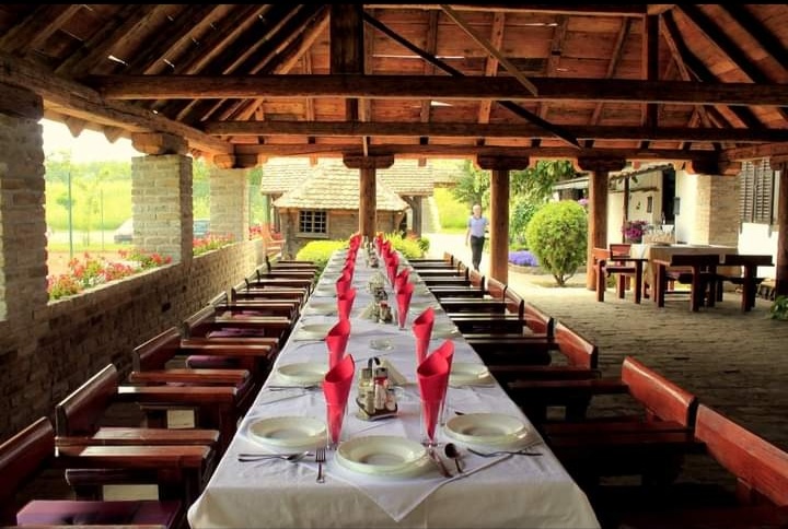 Petlov Salaš - Restoran i prenoćište - Restorani u Novom Sadu