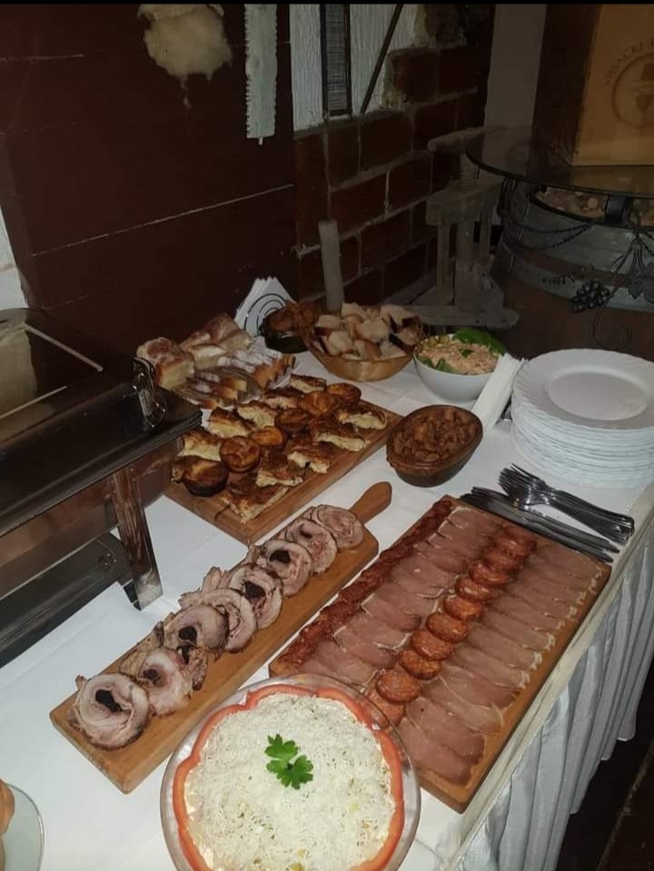 Petlov Salaš - Restoran i prenoćište - Restorani u Novom Sadu
