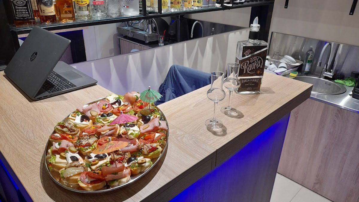 Kafe Bar Pravda - Kafići u Novom Sadu