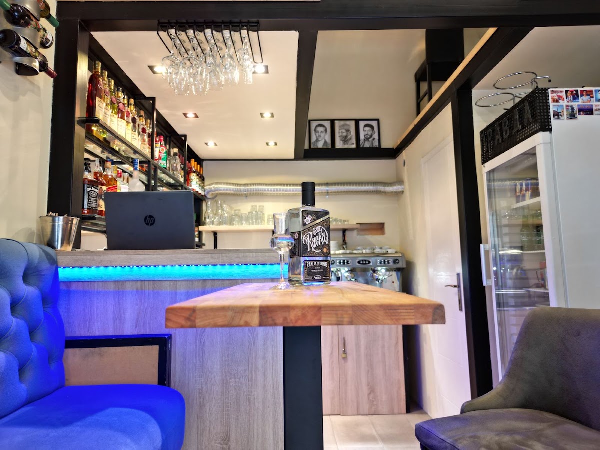 Kafe Bar Pravda - Kafići u Novom Sadu