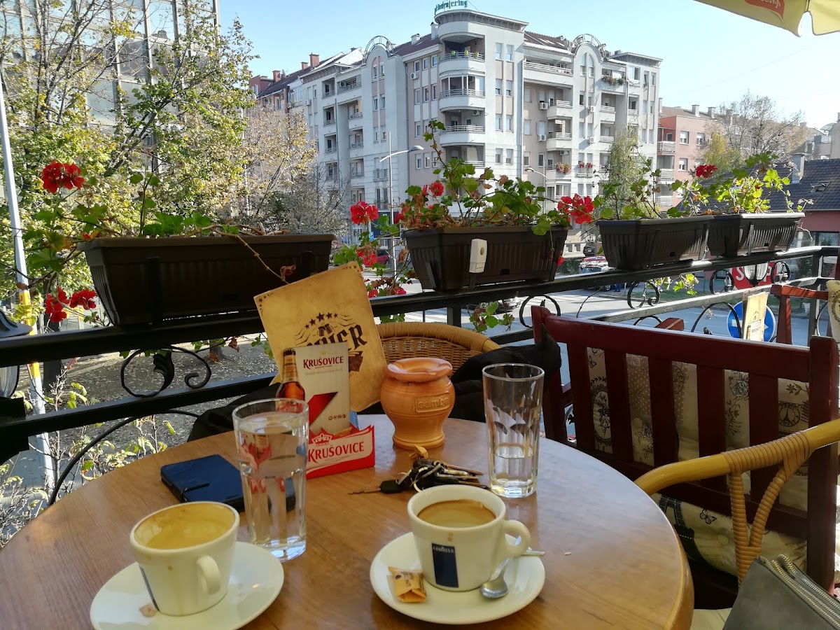 Skver Kafe - Kafići u Novom Sadu