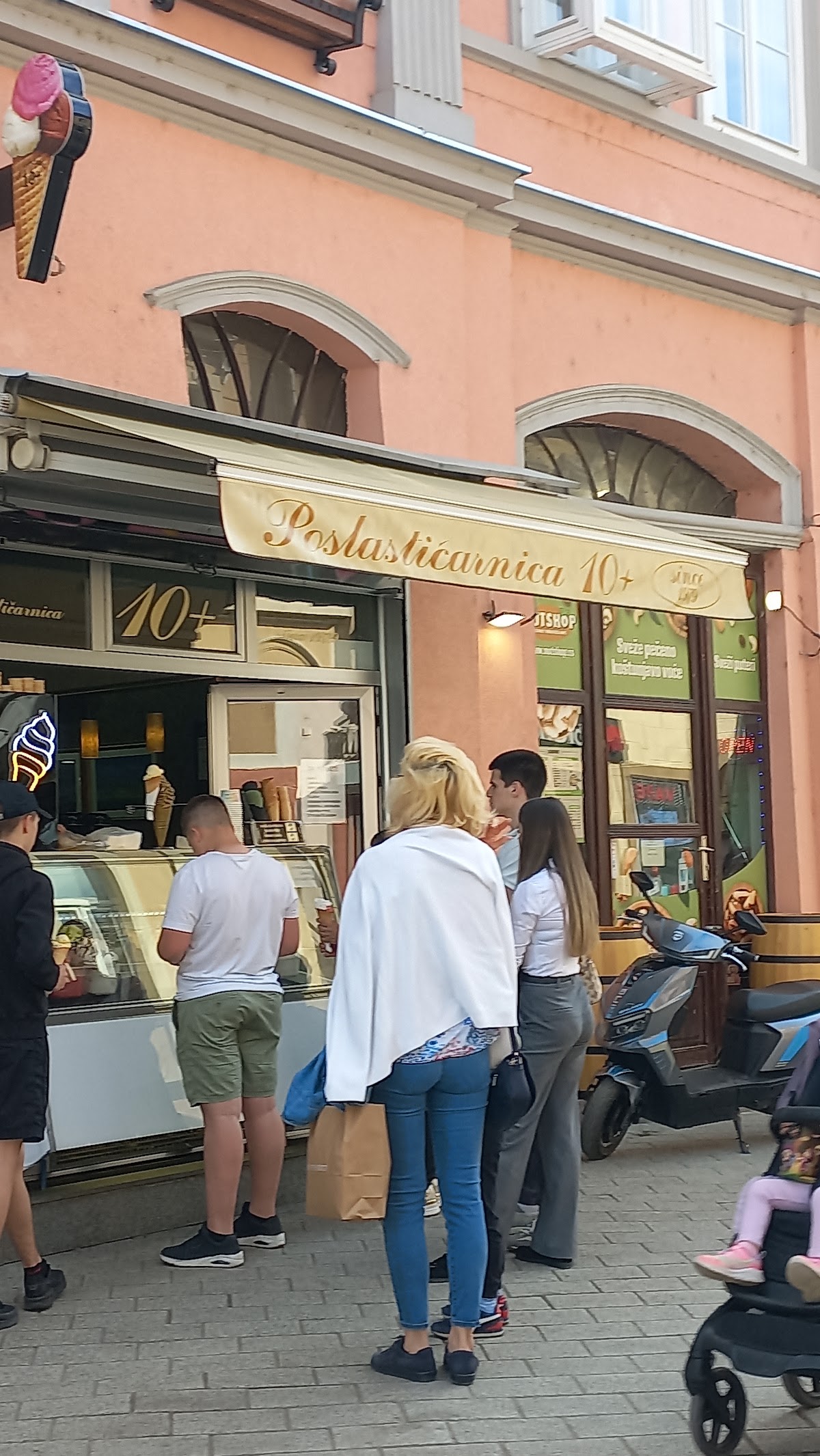 Caffe poslastičarnica Evropa - Kafići u Novom Sadu