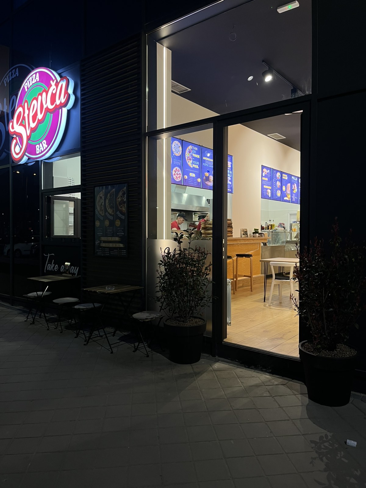 Stevča Pizza Bar - Kafići u Novom Sadu