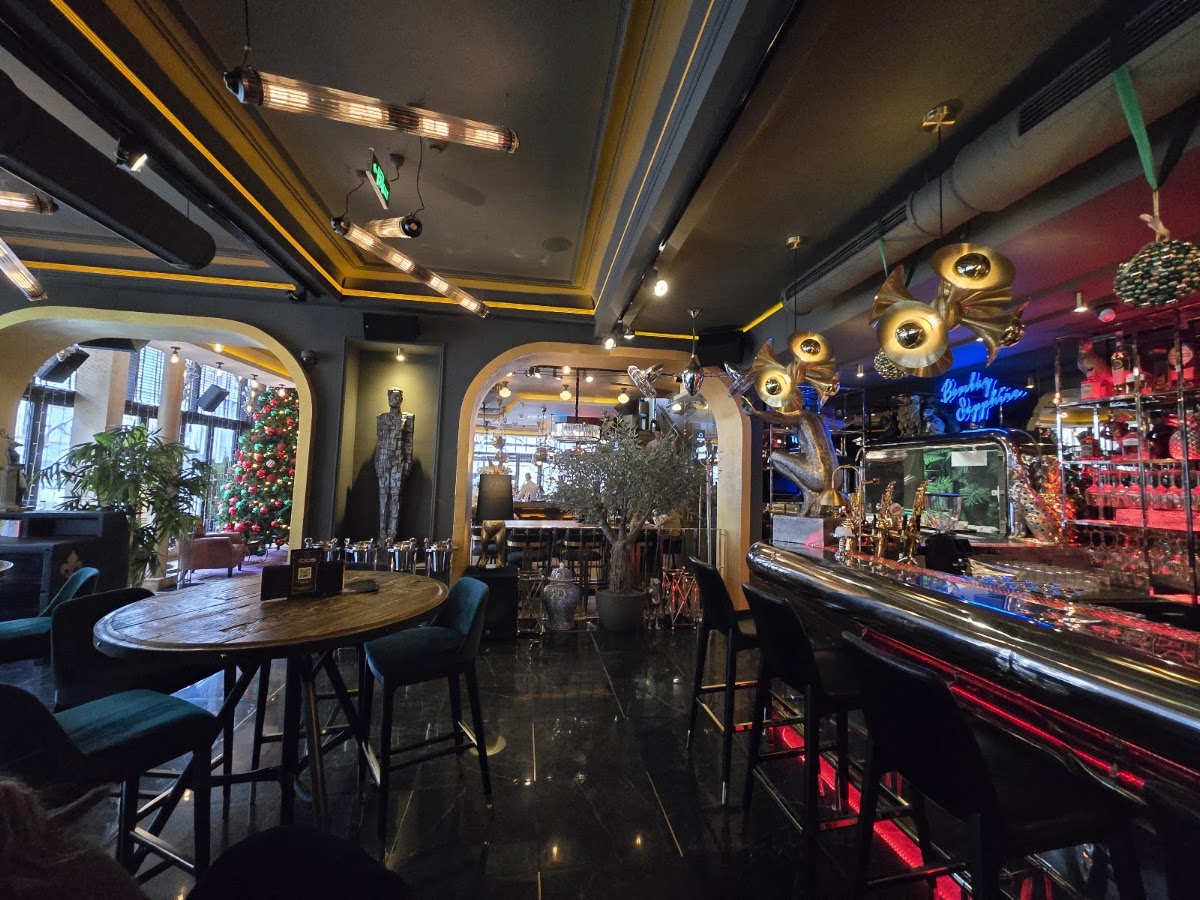 Petrus Caffe Gallery Bar - Kafići u Novom Sadu