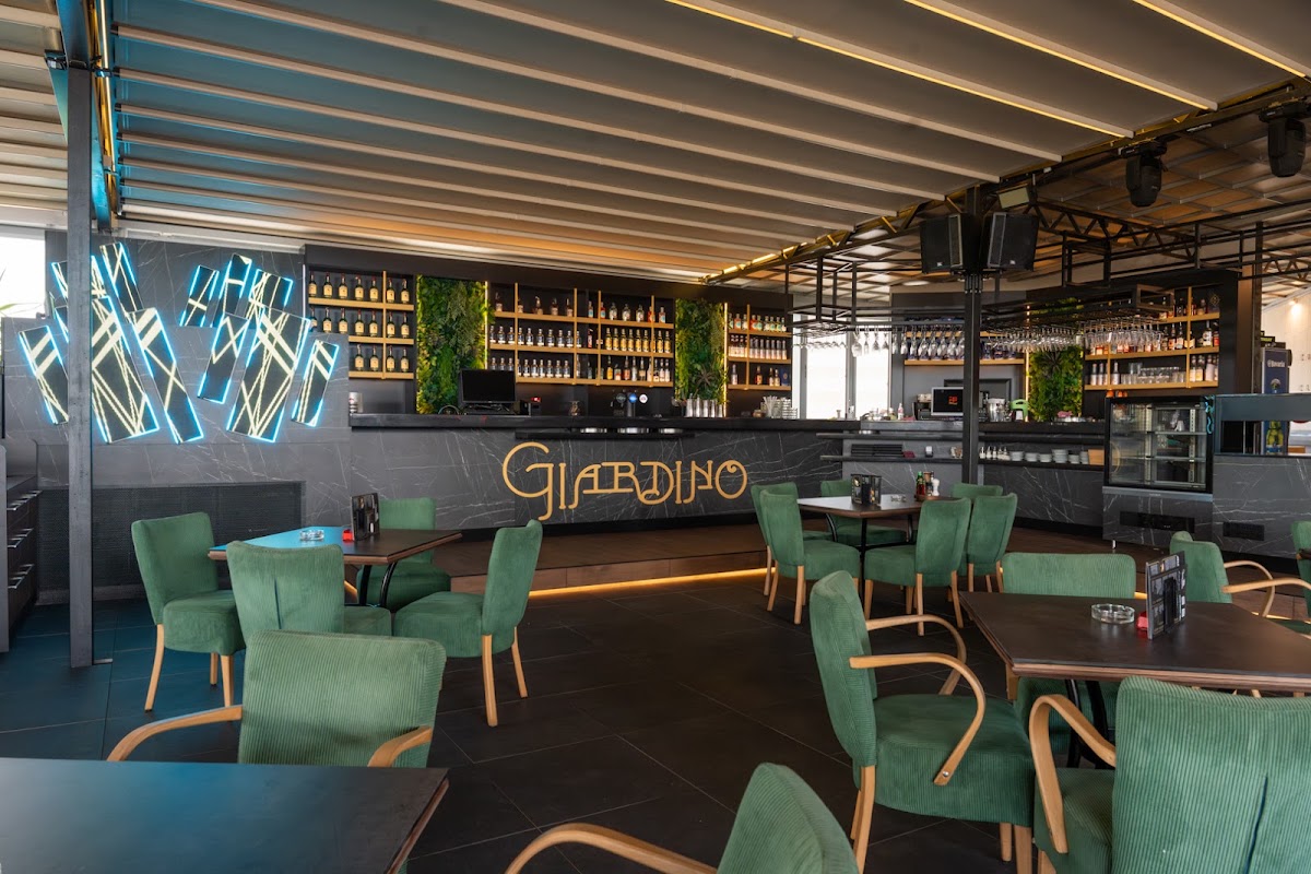 Cafe Restaurant and Club Giardino - Kafići u Novom Sadu