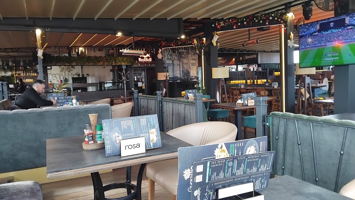 Cafe Restaurant and Club Giardino - Kafići u Novom Sadu
