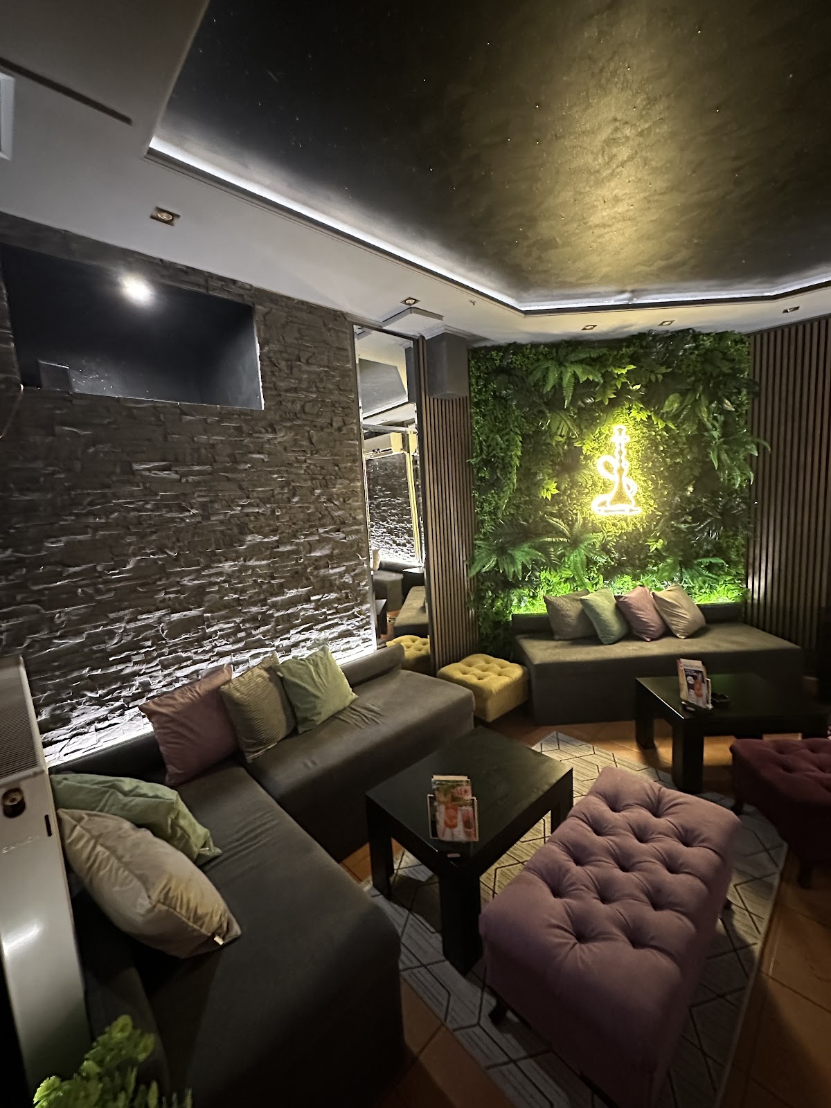 Holy Pipe - Hookah Lounge & Coffee - Kafići u Novom Sadu