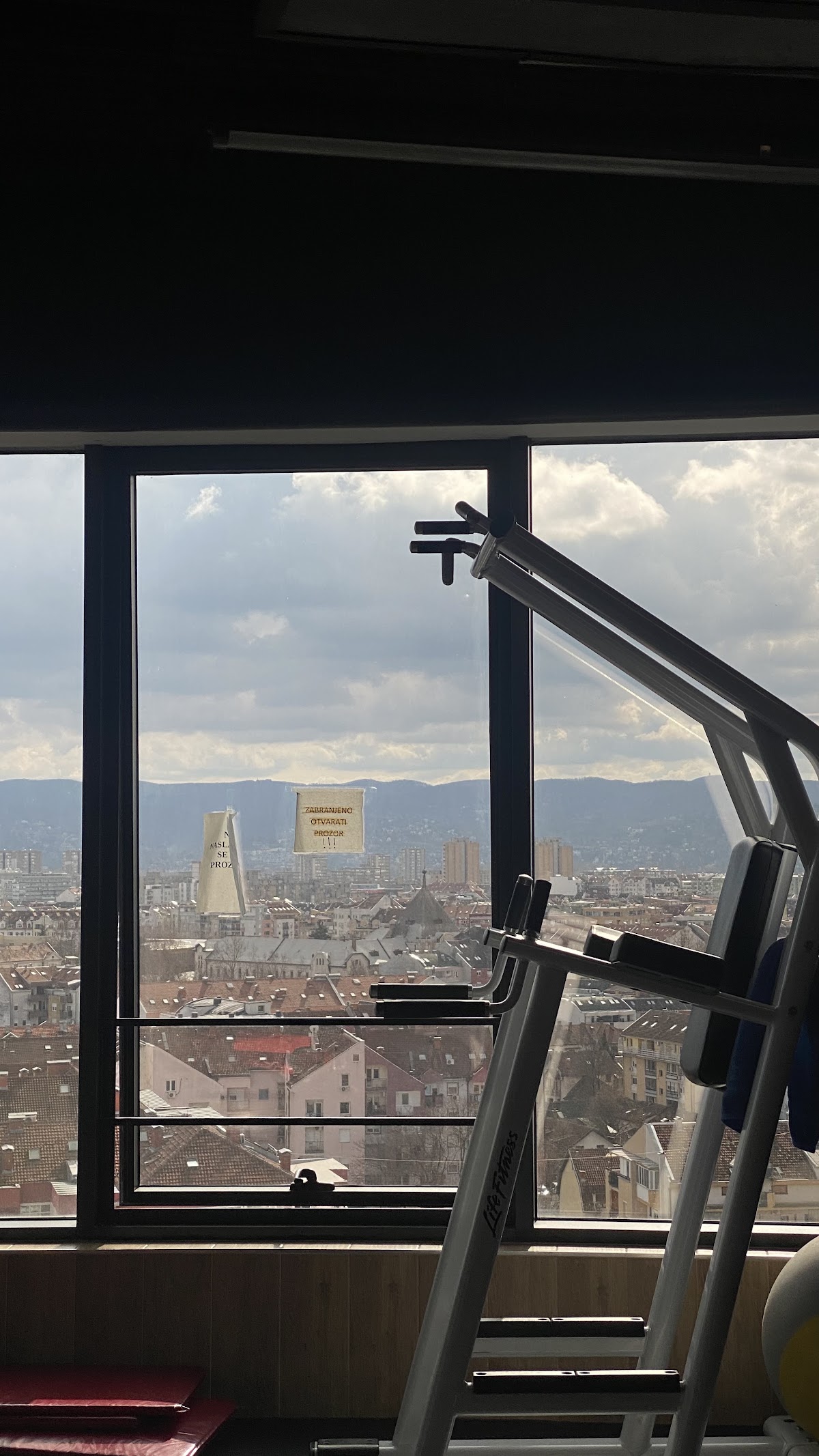 E fitnes centar - Teretane u Novom Sadu