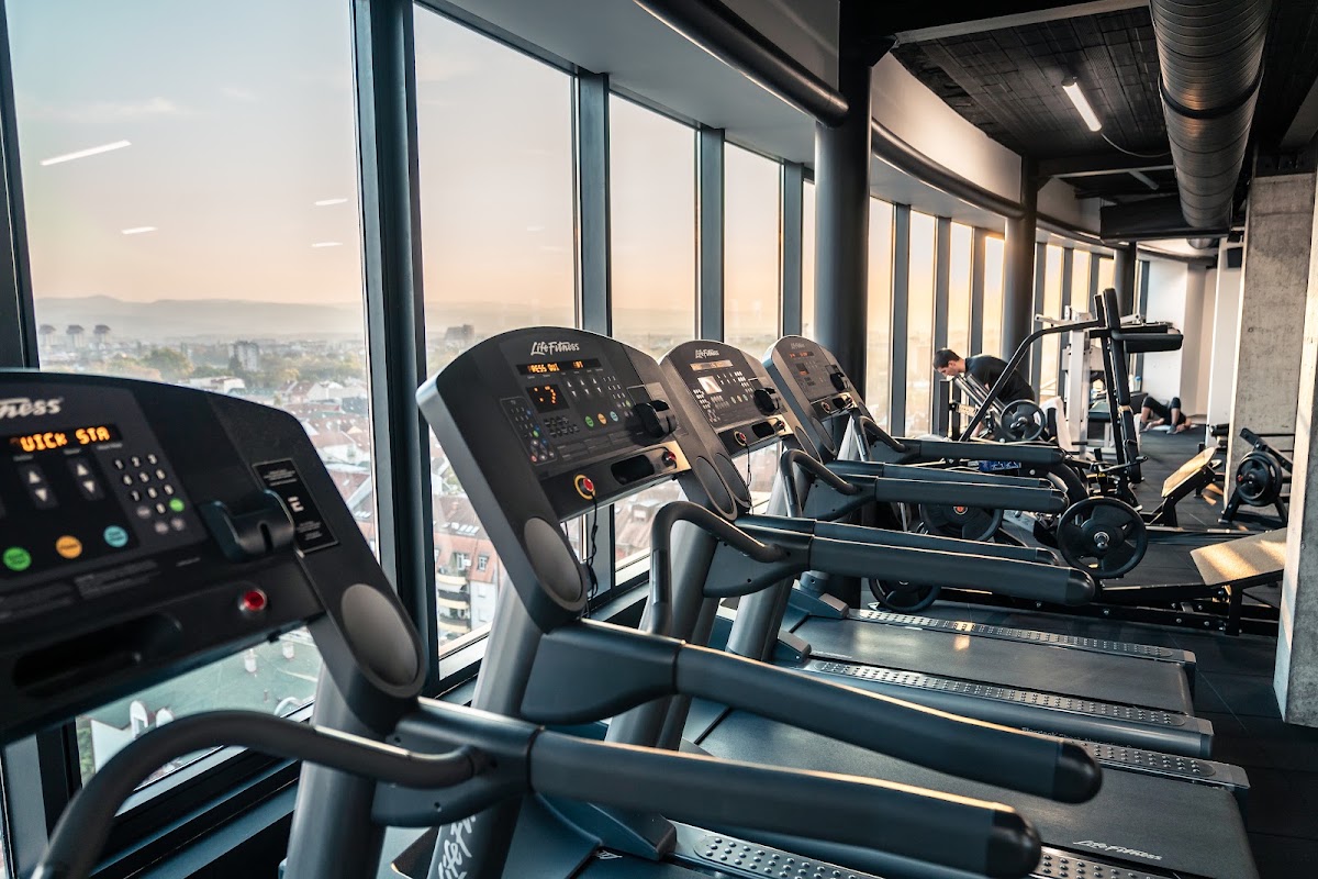 E fitnes centar - Teretane u Novom Sadu