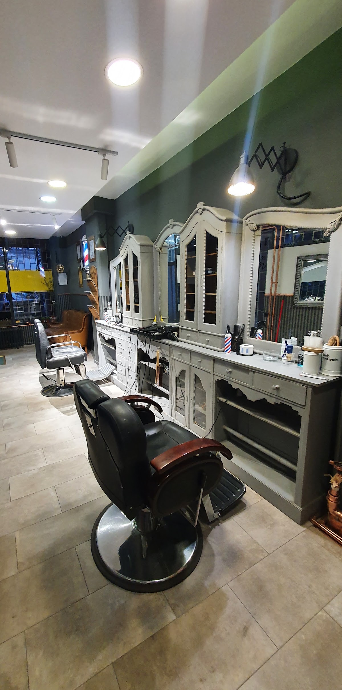 Muški frizerski salon Saloon - Usluge u Novom Sadu