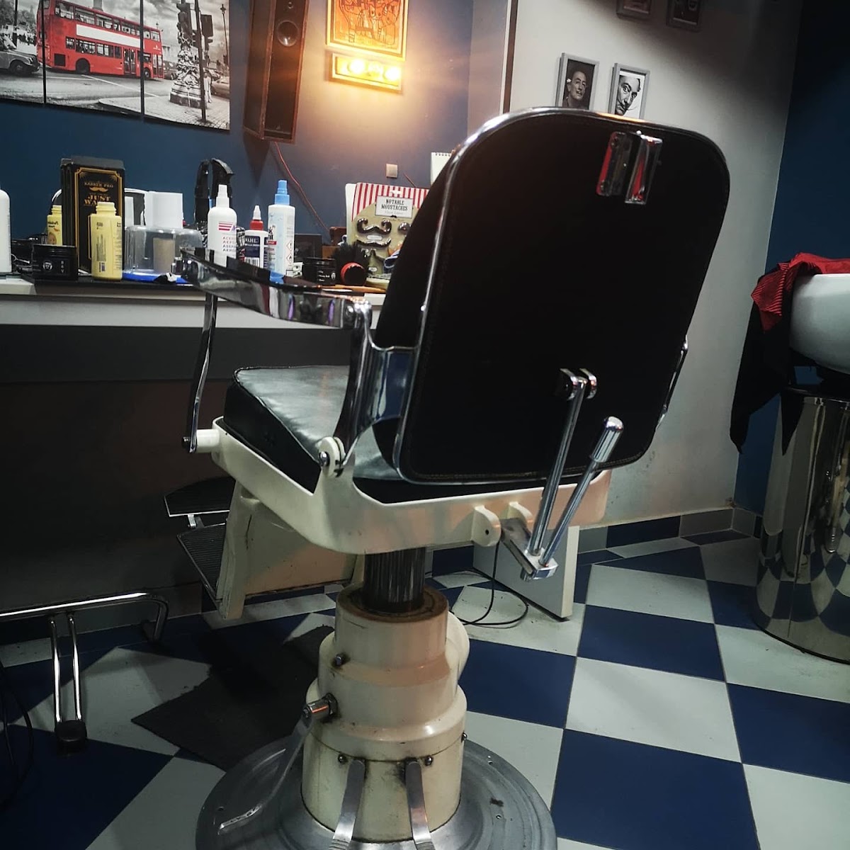 Barber Shop ThE BLaDe (Sečivo) Berbernica Sečivo - Usluge u Novom Sadu