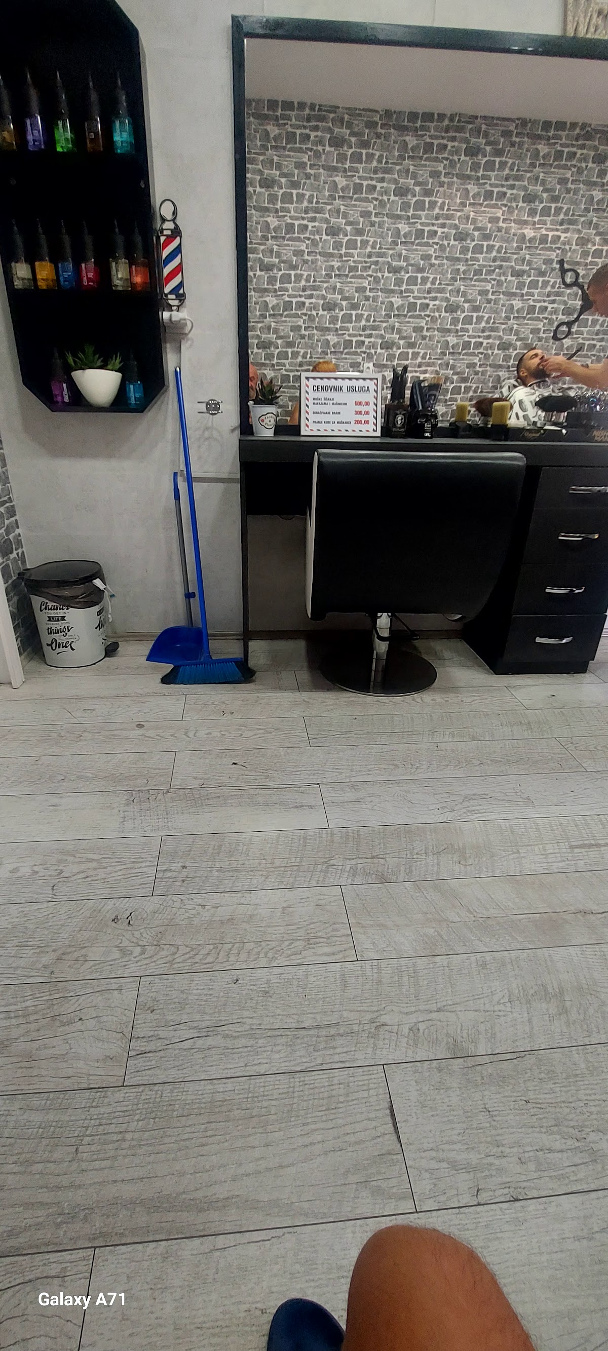 Muški Frizerski Salon ,,AJ NA FRIZ" - Usluge u Novom Sadu