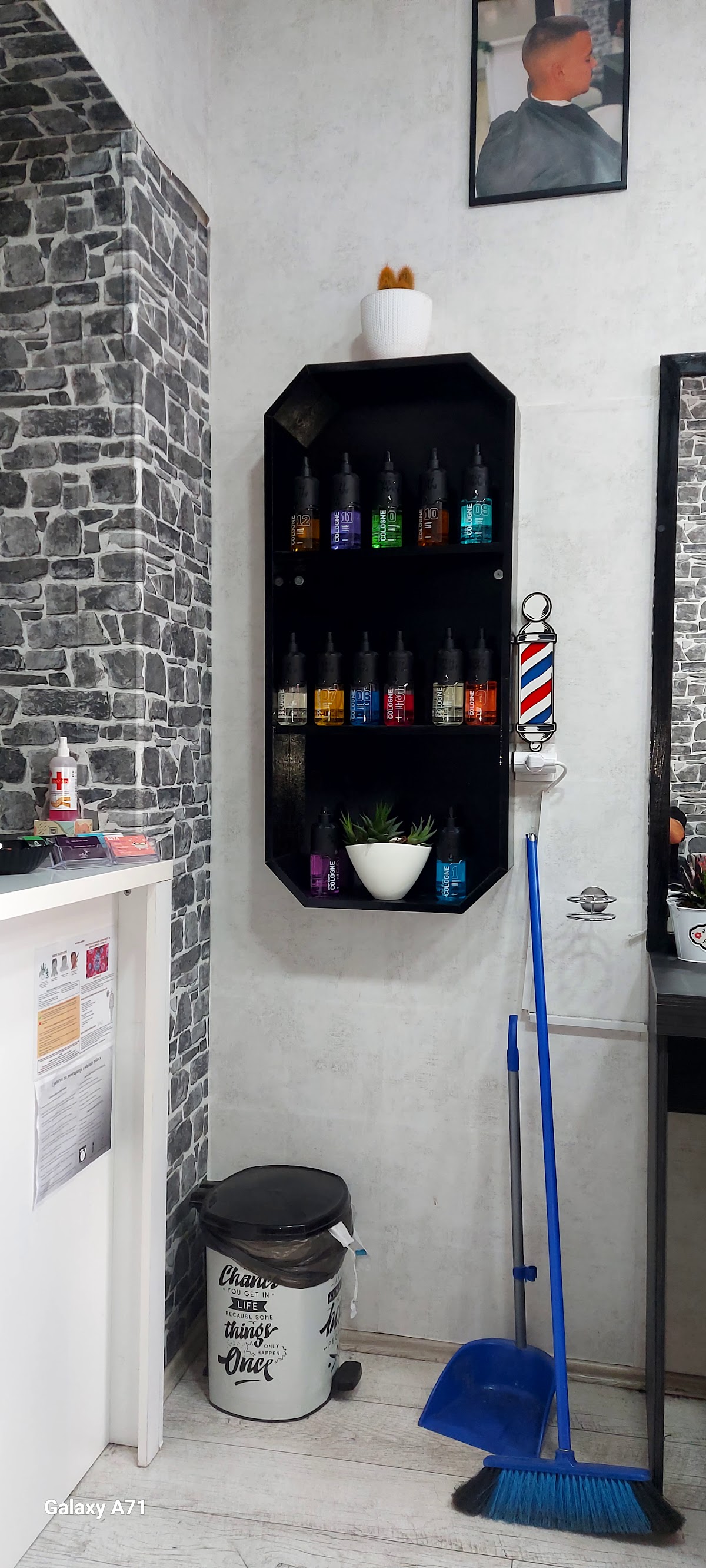 Muški Frizerski Salon ,,AJ NA FRIZ" - Usluge u Novom Sadu