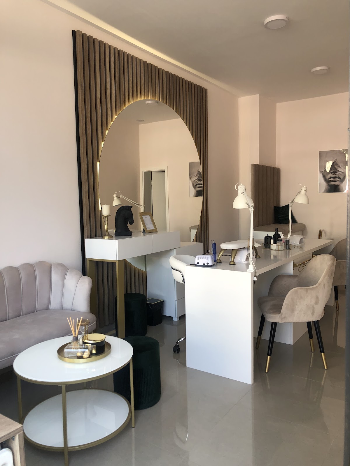 mani | pedi salon za manikir i pedikir - Usluge u Novom Sadu