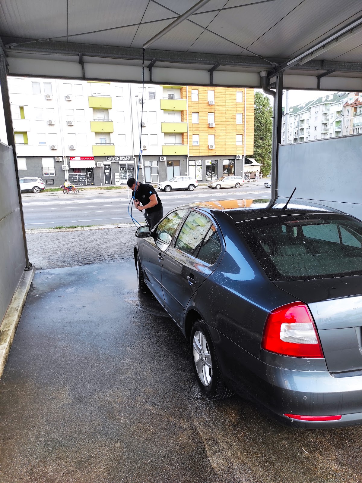 Delfinwash samouslužna auto perionica - Auto u Novom Sadu