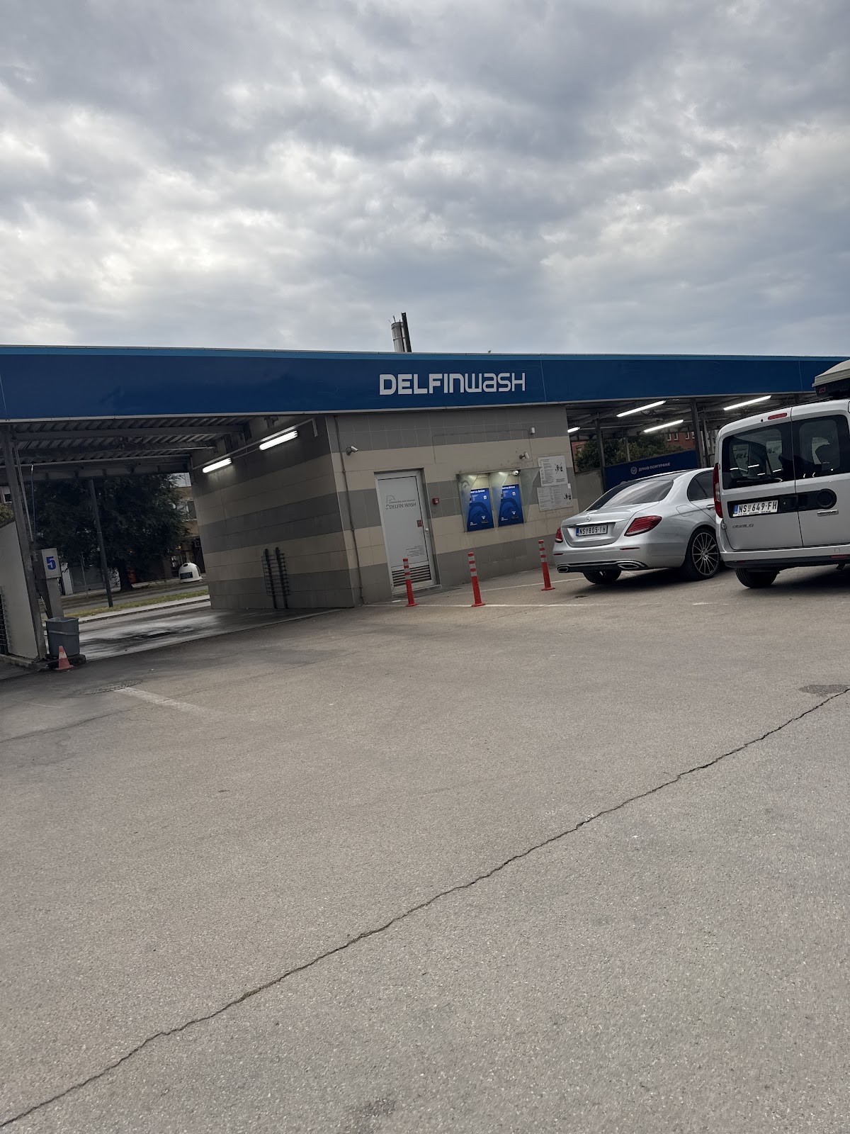 Delfin - Auto u Novom Sadu