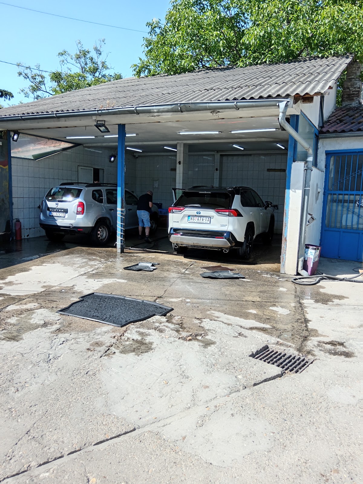 Autoperionica RUČNO PRANJE - Auto u Novom Sadu