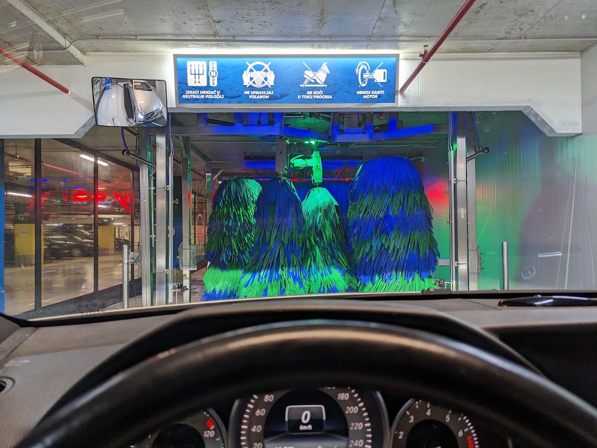 Bluewash BIG Fashion Novi Sad - Auto u Novom Sadu