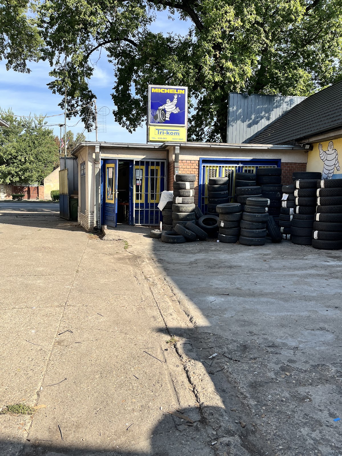 Tri kom vulkanizerski servis - Auto u Novom Sadu