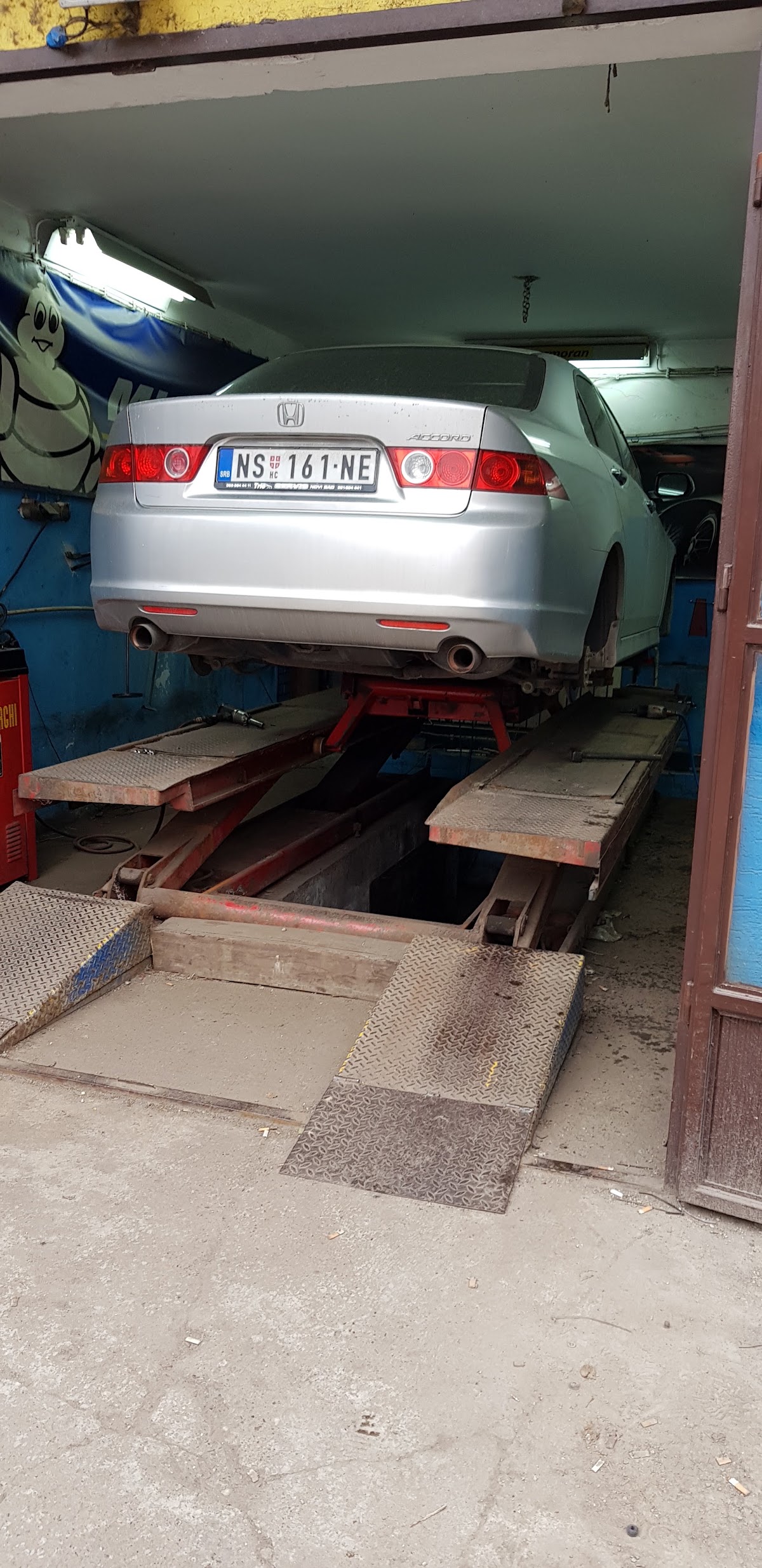 Tri kom vulkanizerski servis - Auto u Novom Sadu
