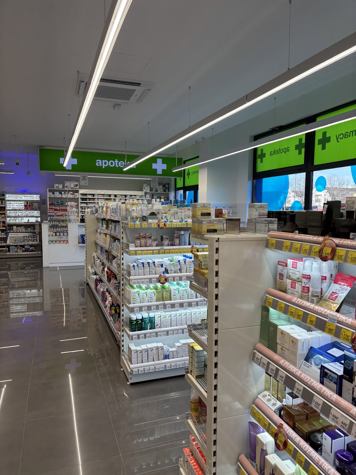 Lilly Drogerie - Apoteka 255 - Zdravlje u Novom Sadu