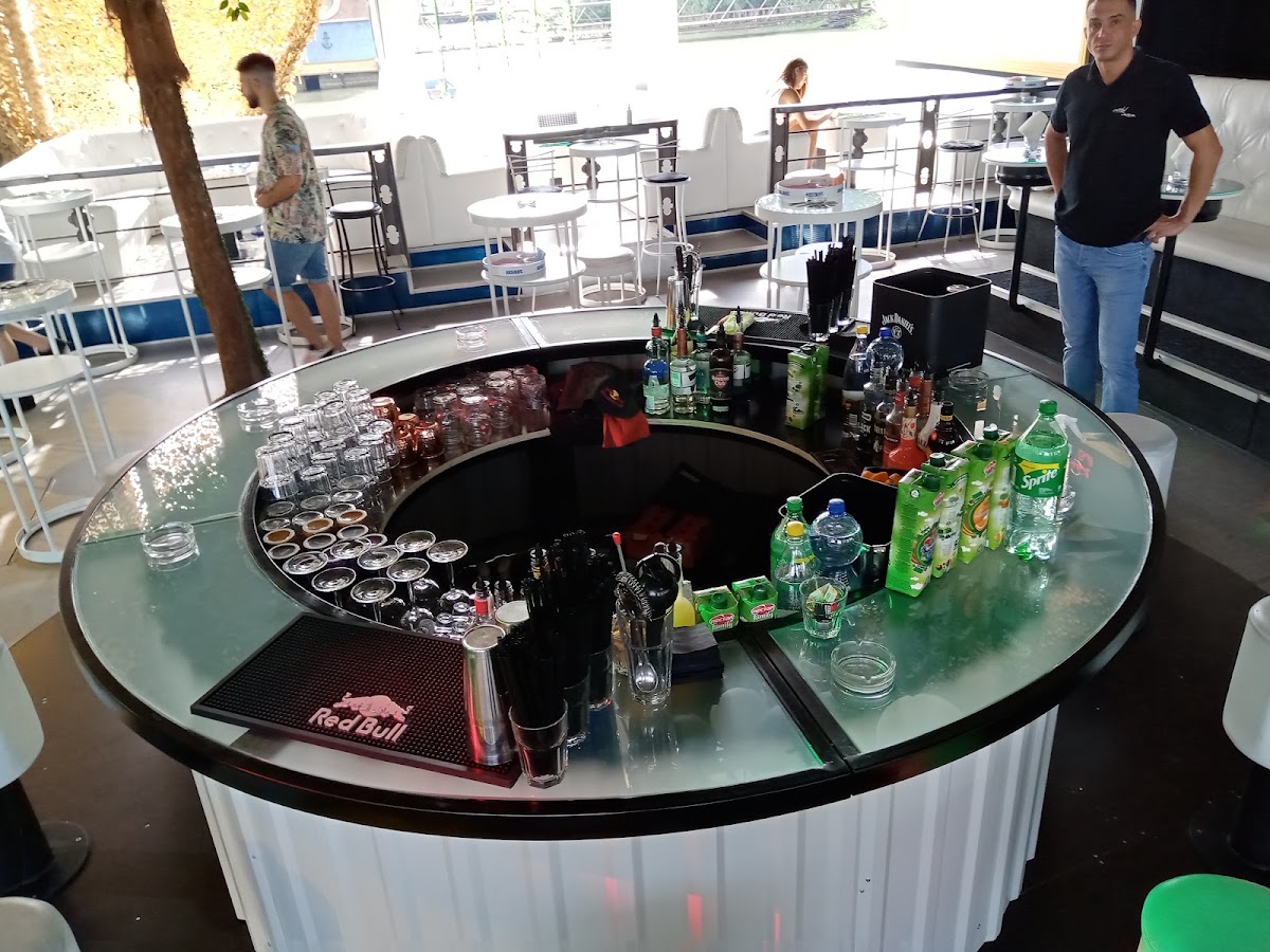 Splav Kristal - Noćni život u Novom Sadu