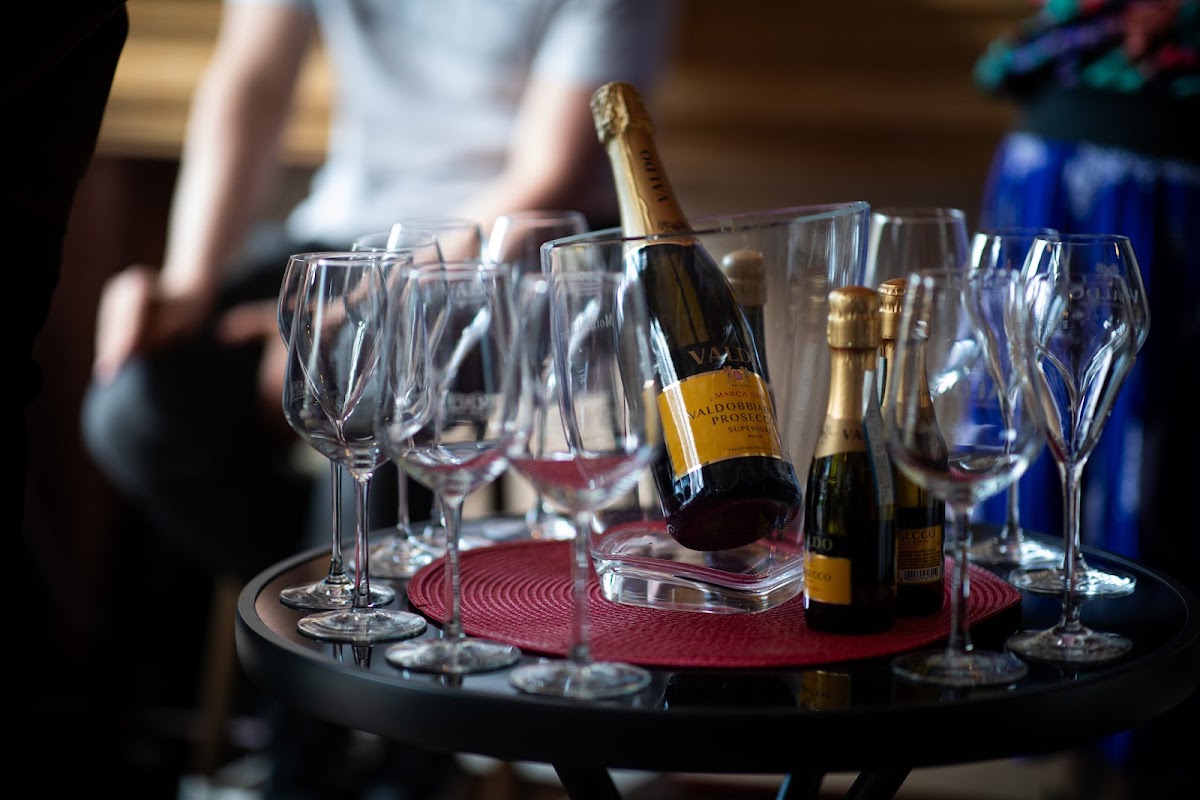 Candelabra Wine & Gastro Bar - Noćni život u Novom Sadu