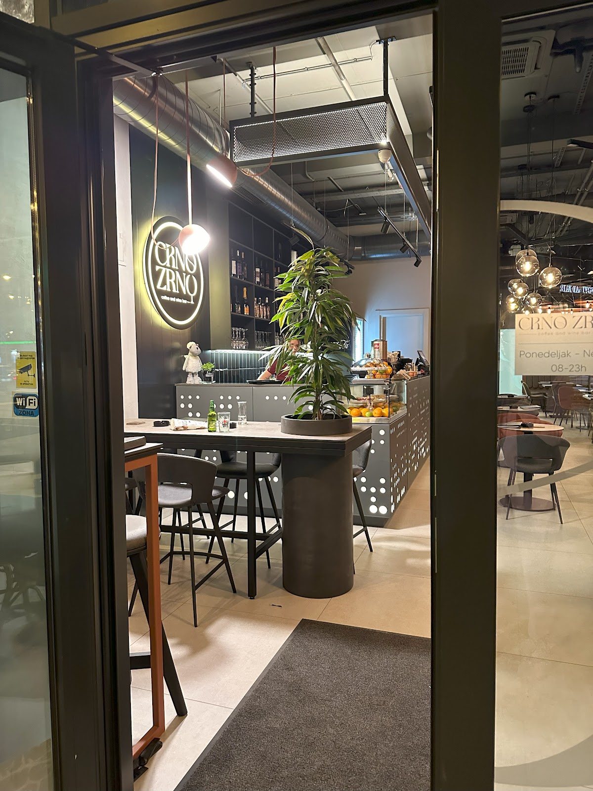 Crno Zrno Coffee & Wine Bar - Noćni život u Novom Sadu