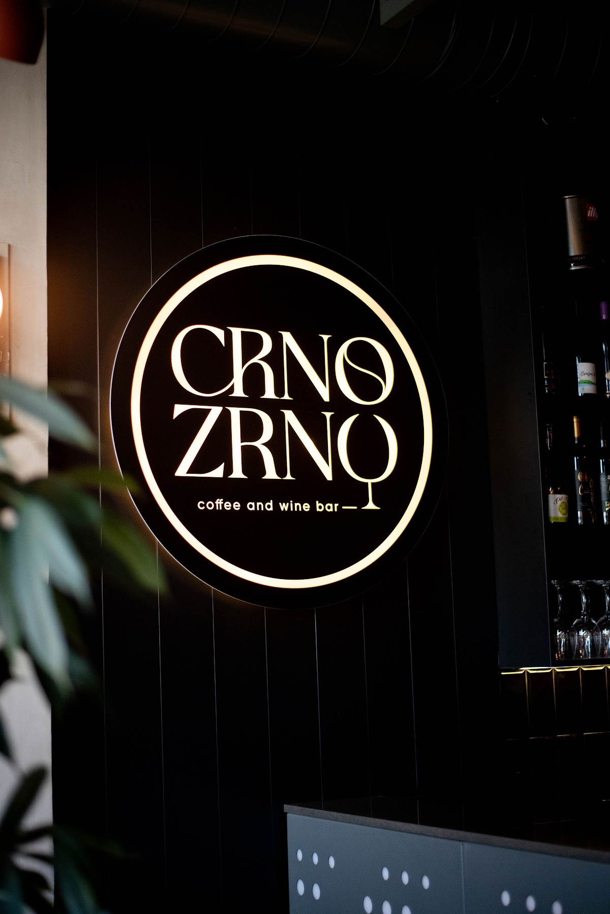 Crno Zrno Coffee & Wine Bar - Noćni život u Novom Sadu