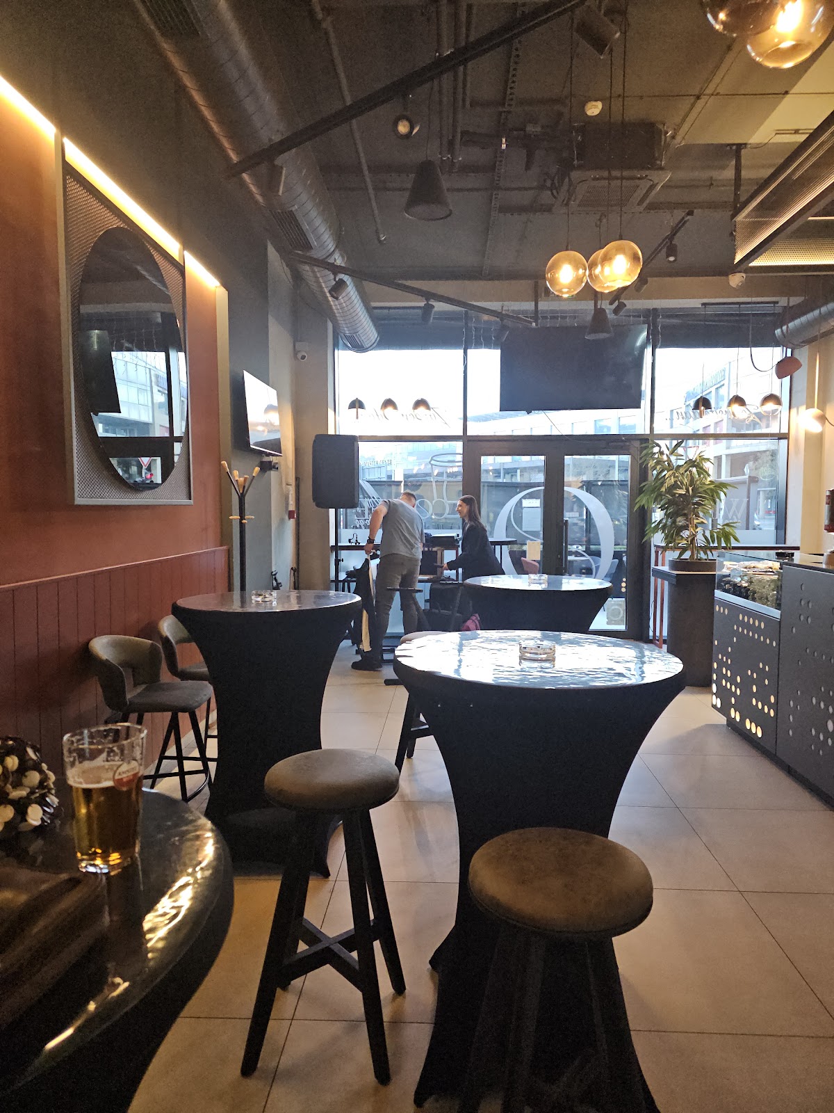 Crno Zrno Coffee & Wine Bar - Noćni život u Novom Sadu