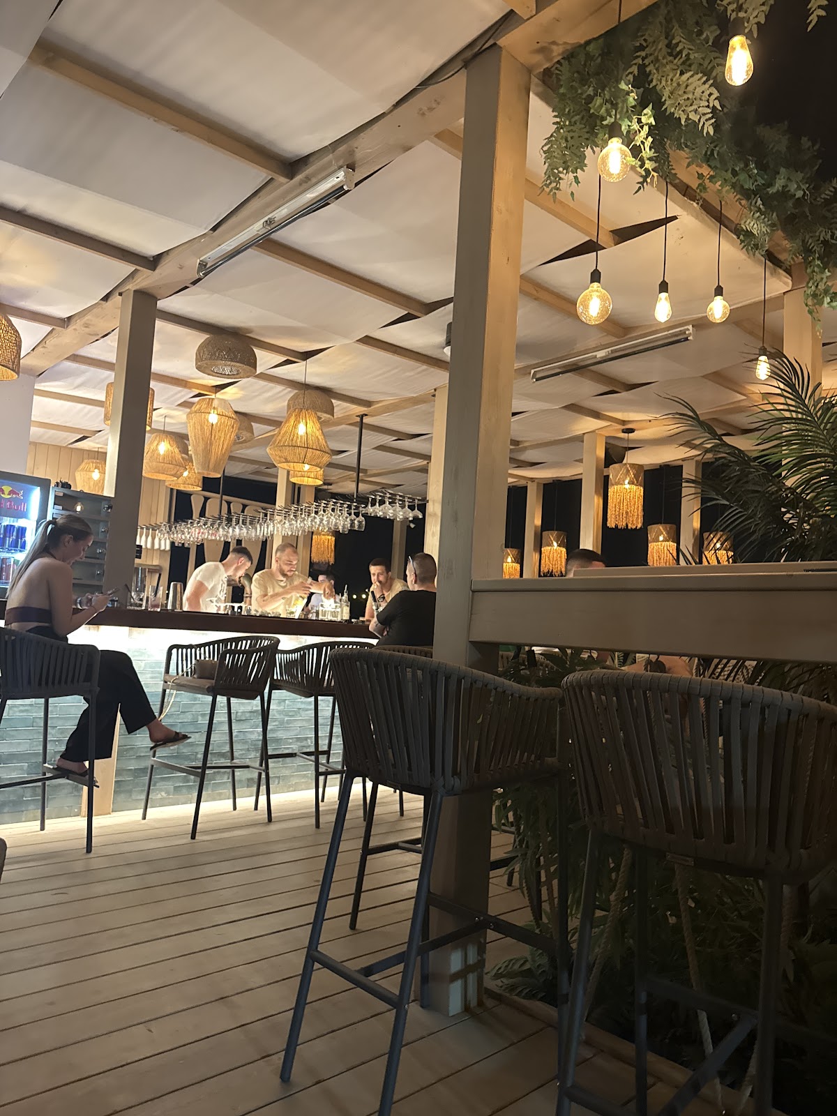 Noa Beach Bar & Lounge - Noćni život u Novom Sadu