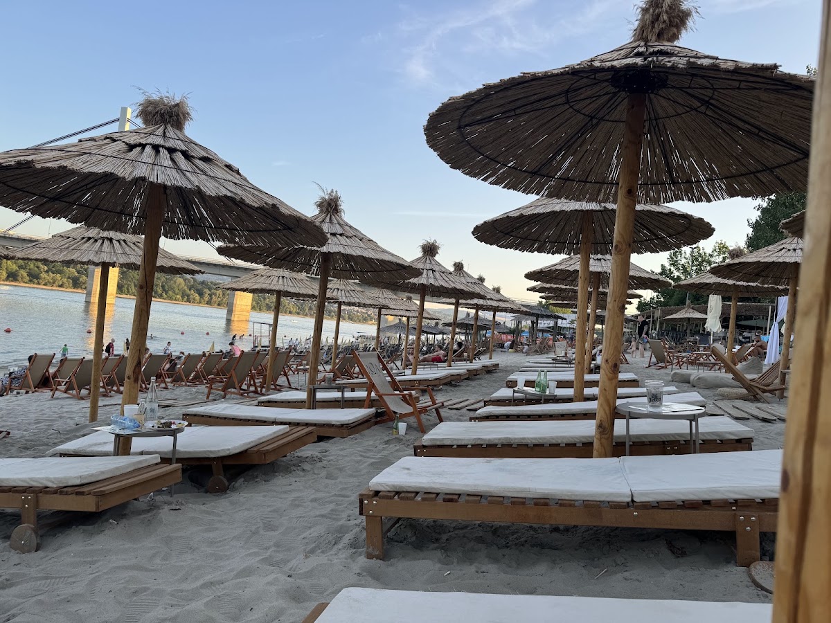 Noa Beach Bar & Lounge - Noćni život u Novom Sadu