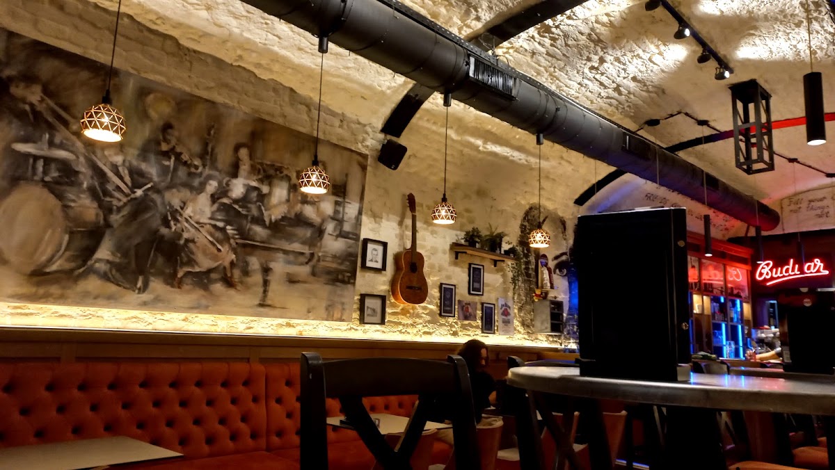 Tesla Lounge & Bar - Noćni život u Novom Sadu