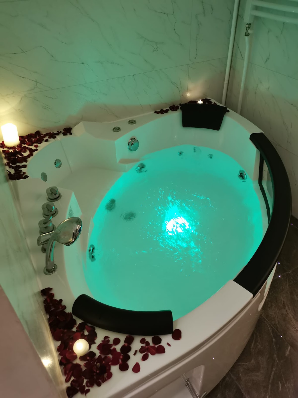 Spa and jacuzzi Apartman Novi Sad - Bazeni u Novom Sadu